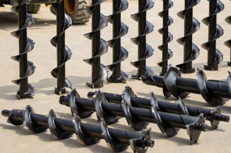 Шнеки и буровые насадки JCB: подбор по диаметру и глубине для фундаментов, столбов, ЛЭП