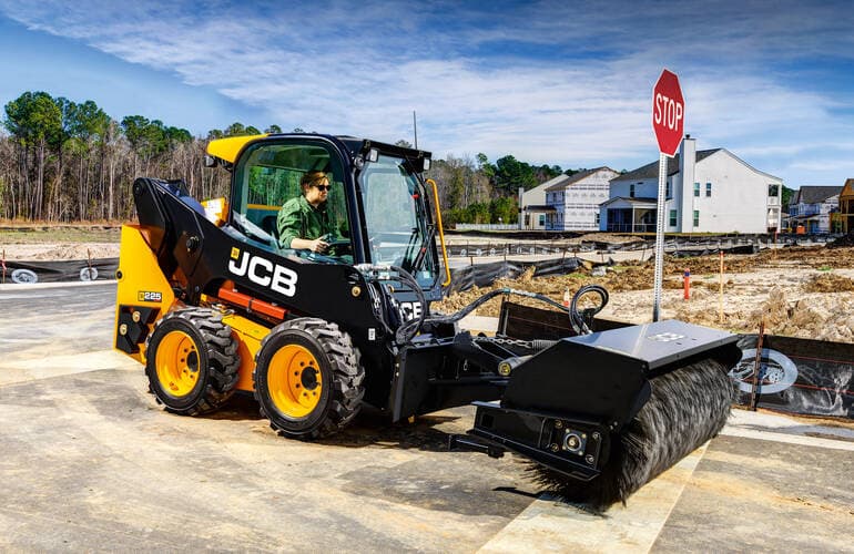 Мини-погрузчик с бортовым поворотом JCB 225