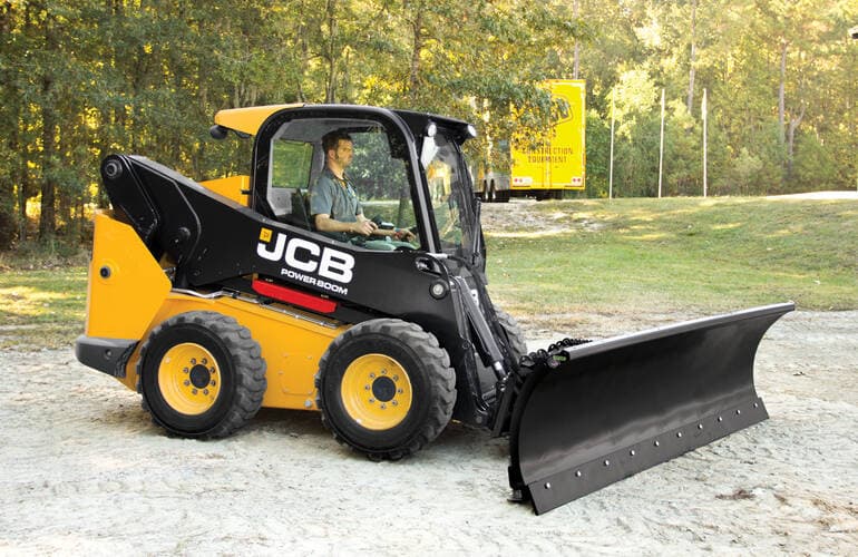 Мини-погрузчик с бортовым поворотом JCB 260