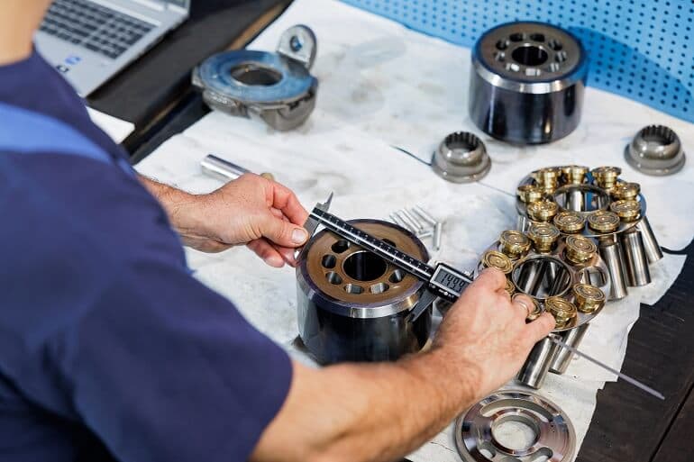 Замена / ремонт гидронасосов, гидромоторов (Гусеничные экскаваторы)